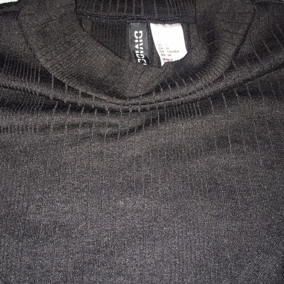 H&M Top - Picture 2 of 2